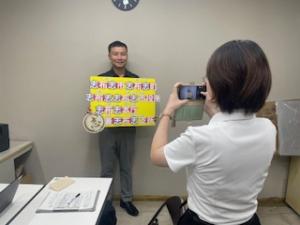 先輩職員徳留さんへのインタビューの様子2