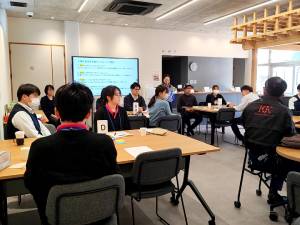 7社・15名、4グループに分かれて交流しました。