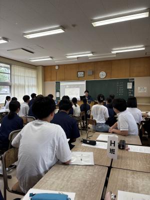 本田教授、授業風景